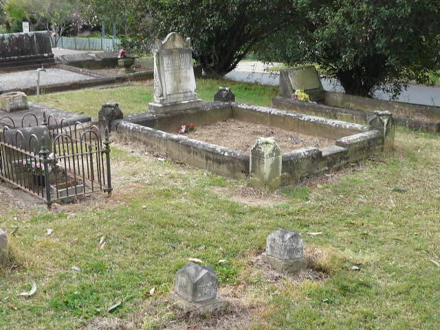 Burial markers from Mary Bartle and William Bartle near daughter, Mary Reynolds